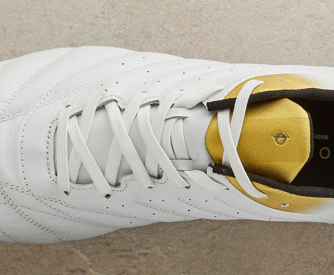 Wide Feet and Football Boots: Why Leather Still Wins
